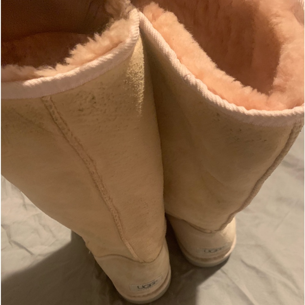 Ugg - image 1